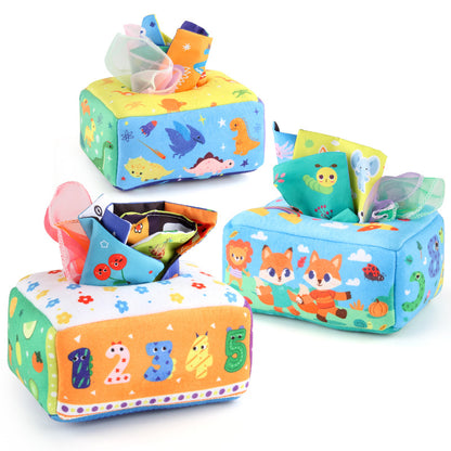 Baby spielt mit einem montessori-inspirierten sensorischen Taschentuchbox-Spielzeug und entwickelt feinmotorische Fähigkeiten sowie visuelles Konzentrationsvermögen